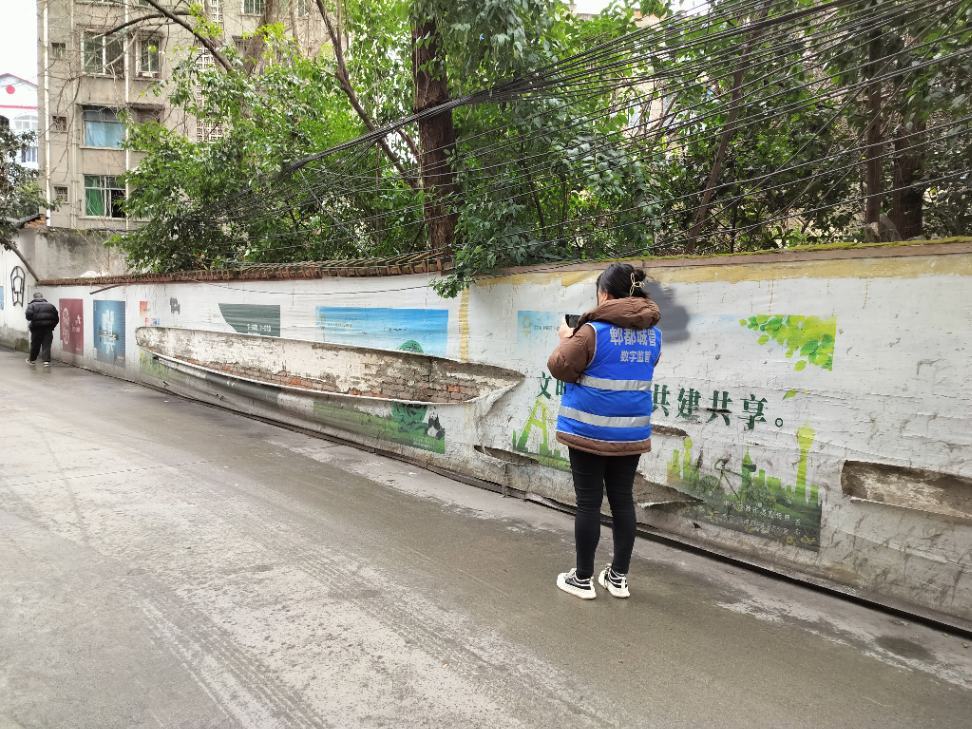 智慧城管助力城市“顏值”提升，臨街廣告安全隱患無(wú)處遁形